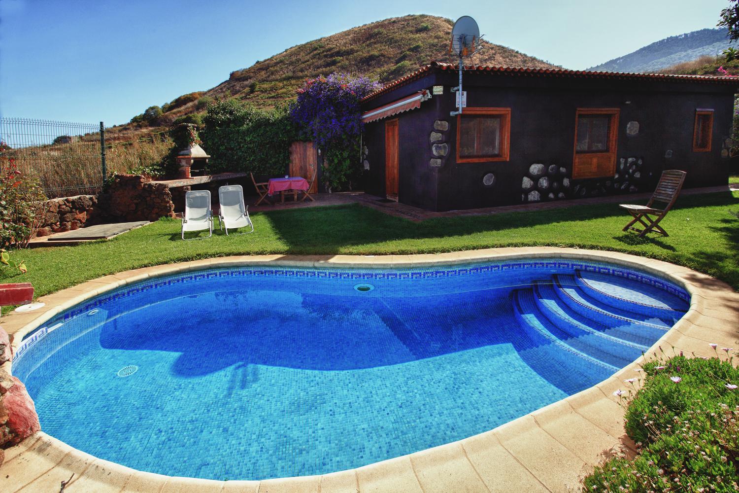 Casa Rural Doña Herminda: Un Refugio Romántico en la Tierra del Vino de Tenerife